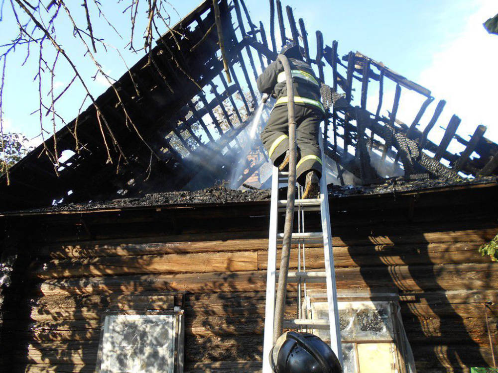 Двойная трагедия: горел дом с гробом и покойником в Бобруйском районе