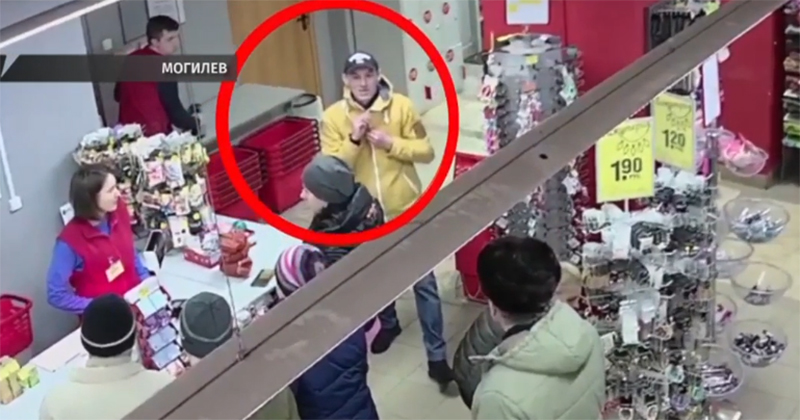 Сыщики Могилёва ищут человека, который пытался взять в магазине товар без оплаты