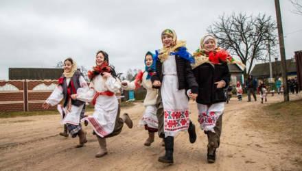 Фоторепортаж. Детский колядный обряд «Куры» прошел в Кличевском районе