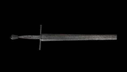 Музей истории Могилёва выставляет выкупленный с аукциона средневековый меч