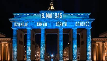 На Бранденбургских воротах высветили слово «спасибо» на белорусском и еще нескольких языках