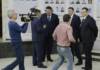В Саратове депутаты подрались на заседании Думы из-за бутылки воды (видео)