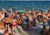 “Это не отдых, а кошмар”: столпотворение на пляже в Адлере шокировало Сеть (видео)