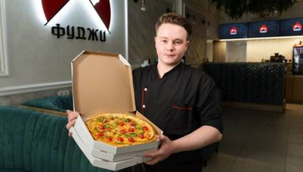 В Могилеве стали выпекать уникальные пиццы. Узнали, как их попробовать